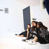 组图：那英四美拍片 陈冰肢体僵硬刘明湘爱右脸李嘉格眼神迷离