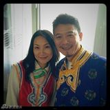 组图：柯震东一家月初游内蒙 爸妈恩爱哥哥帅气