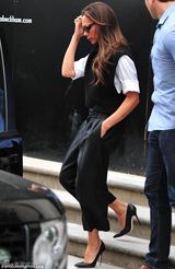 组图：贝嫂出街忙新店装修 爸爸当家小七变邋遢