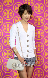 幻灯图：金正恩等出席开业仪式 众女星光彩夺目