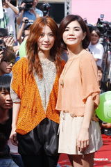 组图：SHE十周年纪念活动 Selina发短片盼早日归队