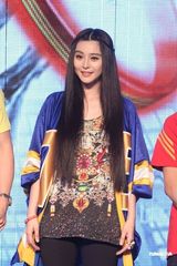 组图：范冰冰大呼我爱姚晨 为中国奥运健儿加油