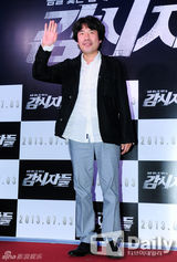 组图：朴有天宋仲基等助阵试映 全明星闪耀