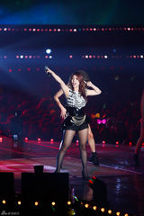 独家高清：GD胜利EXO等唱响StayG演唱会