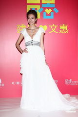 组图：纪文蕙大婚性感露半球 曾之乔杨佑宁也想婚