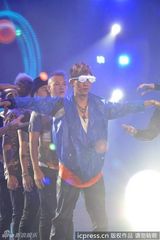 组图：张佑赫劲歌热舞活力四射 周笔畅突破自我