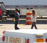 组图：希安-拉博夫和女主角《变形金刚3》片场来电