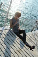 高清组图：谭维维威尼斯写真 浓烈红唇露成熟气质