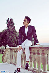 组图：明道意大利街头写真彰显随性帅气