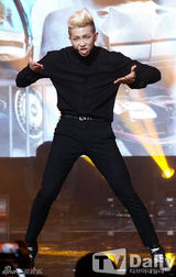 组图：泰蒂徐Tiffany性感热舞 2PM尼坤同台回归