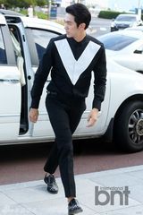 组图：韩星2AM任瑟雍高素荣等出席活动