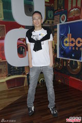 组图：吴绮莉拒回应房祖名吸毒 郑丹瑞望返电台