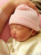 组图：吴辰君产女晒温馨合影 女儿英文名Mia