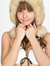 组图：佐佐木希玩变装秀 穿旗袍抱熊猫