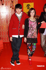 高清组图：英皇群星拍贺年MV 阿娇(钟欣桐)娇艳动人