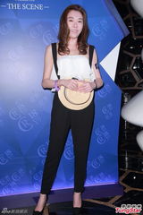 组图：嫩模Jessica否认恋安志杰 与男友哂甜蜜