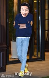 组图：《是爱情》赵寅成戴李光洙面具搞笑登场