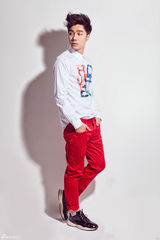 组图：袁成杰红白配写真 搞怪轻熟男个性魅力