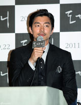 高清组图：孔侑郑柔美《熔炉》试映 情侣装亲密亮相