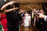 组图：小夫妻办哈利-波特主题婚礼 斯内普证婚