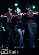 组图：韩星IVY演音乐剧再现七十年代经典