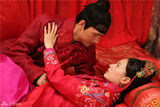 组图：《美人如画》董洁何晟铭大婚夜甜蜜亲吻