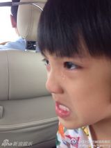 组图：吴镇宇晒儿子洗澡害羞照 费曼伤心流泪