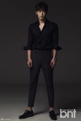 组图：韩星金载沅拍写真 杀人微笑展熟男魅力