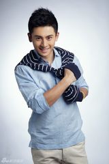 组图：张哲瀚写真鬼马可爱又刚毅帅气