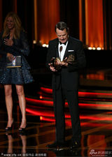 组图：布莱恩获剧情最佳男主角 朱莉娅-罗伯茨蓝裙颁奖