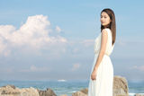 组图：颖儿曝海边清新照 素雅白裙文艺范十足