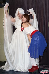 组图：阿喜成人版《绿野仙踪》挑战女女吻