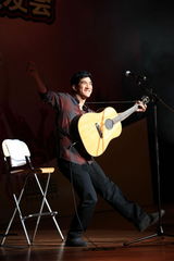 组图：李治廷内地首场歌友会 感言身上流淌音乐血液