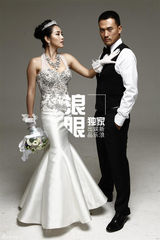 组图：何洁赫子铭大婚将近 最新婚纱照性感露沟