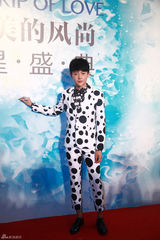 组图：何炅叶璇许茹芸等群星出席时尚盛典