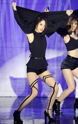 组图：EXO-K霸气献唱 跪地热舞魅力难挡