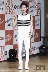 组图：韩团100%回归 变身明朗少年引期待