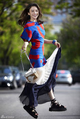 组图：袁姗姗夏日时尚街拍曝光 俏皮不乏性感