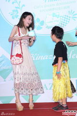 组图：Hebe亮相娇嗔十足 望跨界当设计师