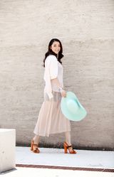 组图：黄小蕾街拍曝光  走孕妈的美丽“孕”路