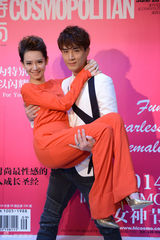 组图：戚薇男友李承铉赤裸上身秀人鱼线