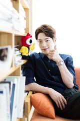 组图：对话韩国鲜肉徐康俊 展阳光笑颜