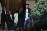 组图：陈乔恩浓妆难掩憔悴 穿拖鞋获护驾速闪