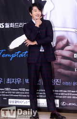 组图：《诱惑》权相佑崔智友隔十一年重逢