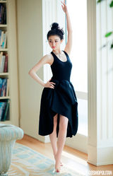 组图：景甜杂志画报化身优雅舞者灵动可人