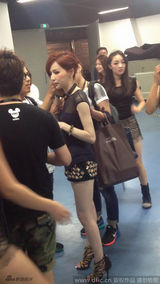 组图：王心凌整容风波后现身 透明上衣秀事业线