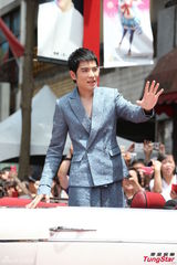 组图：马航事件引恐慌 萧敬腾坦言害怕坐飞机