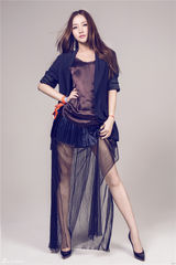 组图：韩雨芹薄纱透视写真 性感扮相显女王气场