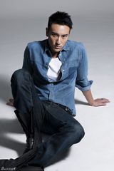 组图：王阳明时尚大片彰显奢华质感