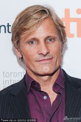 组图：“阿拉贡”莫腾森与导演背后位基情四射